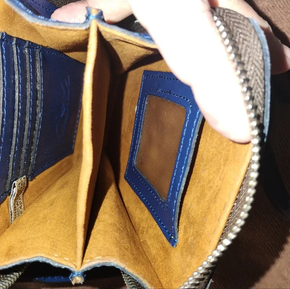 Patricia Nash Albertine Phone Crossbody - Picture 4 of 7